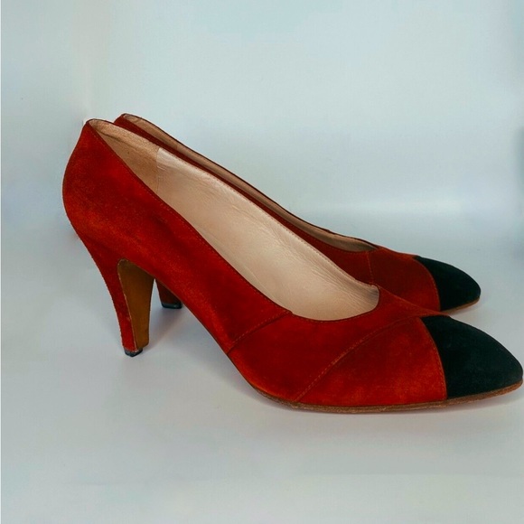 Chanel burgundy suede Heels - Picture 2 of 4